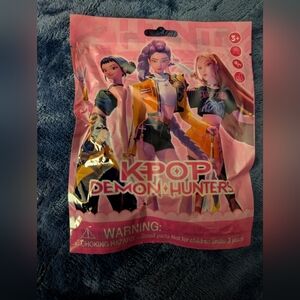 🦋 K-POP Demon Hunters Mystery Figure With Card
